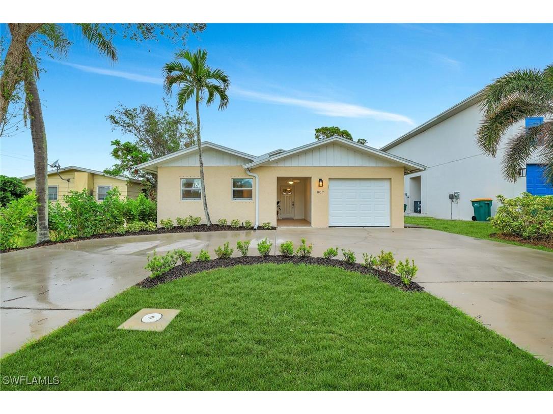 807 108th Avenue N Naples FL 34108 224095336 image1