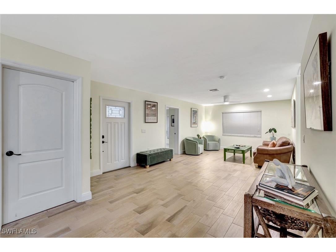 807 108th Avenue N Naples FL 34108 224095336 image4