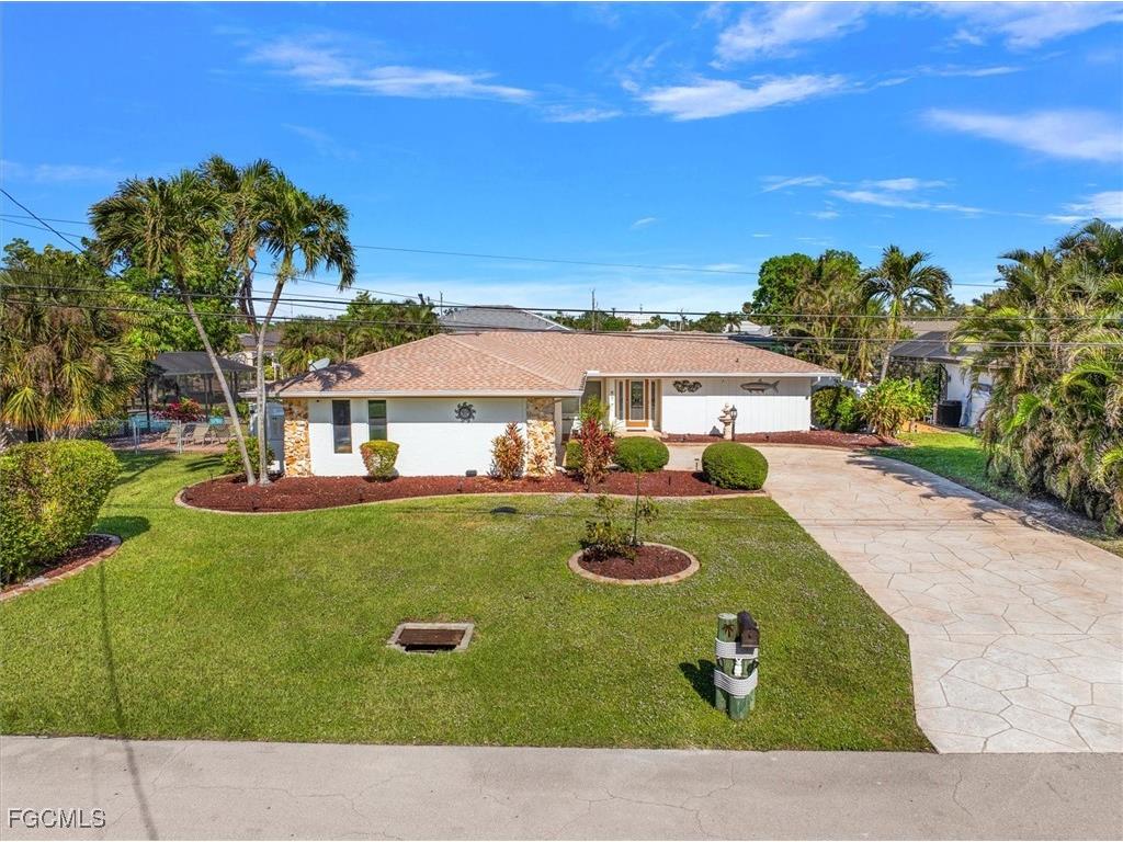 807 Montclaire Court Cape Coral FL 33904 2025026128 image1