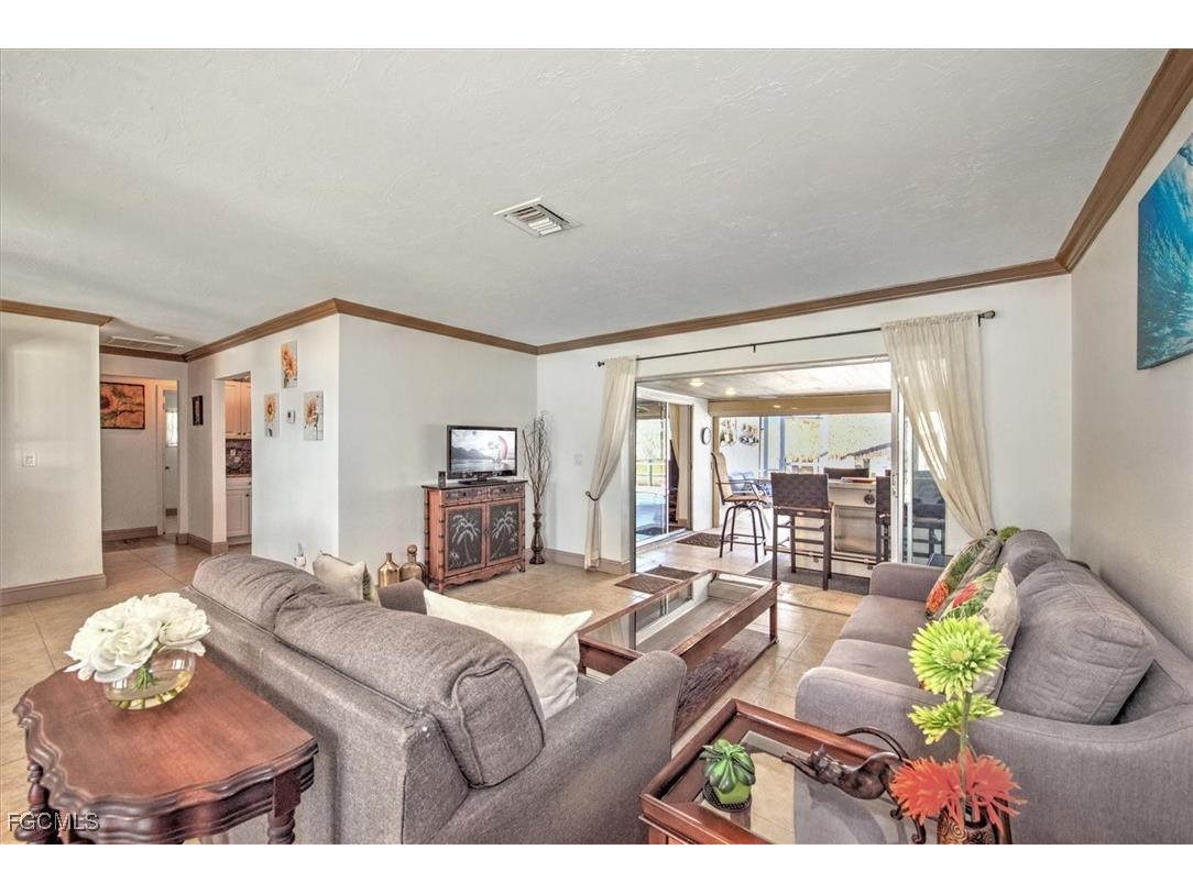 807 Montclaire Court Cape Coral FL 33904 2025026128 image10