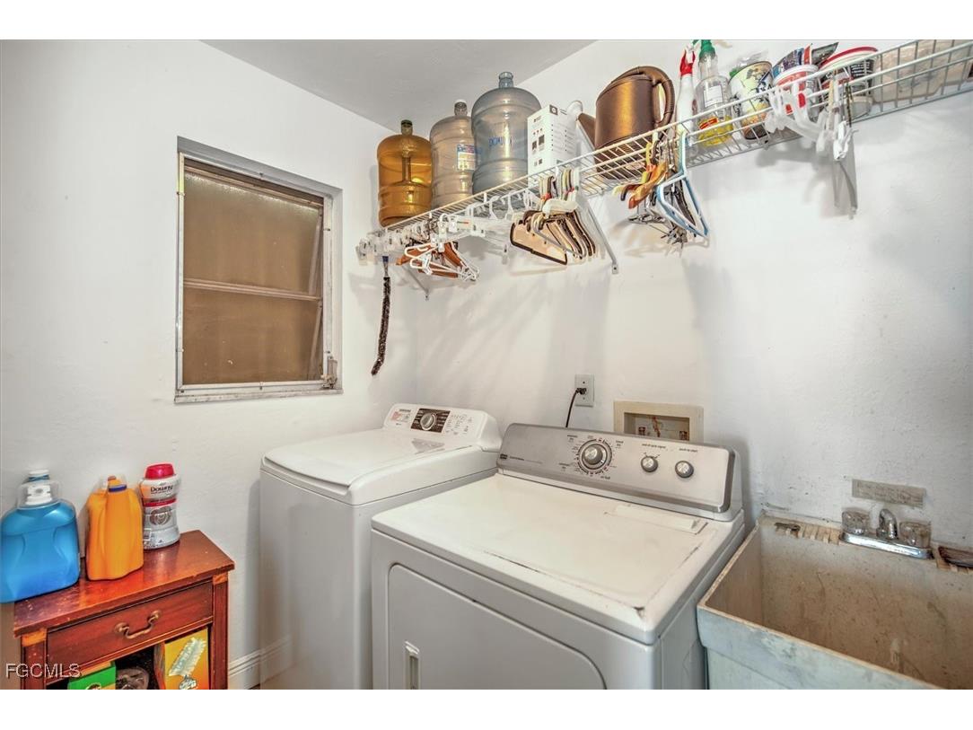 807 Montclaire Court Cape Coral FL 33904 2025026128 image23