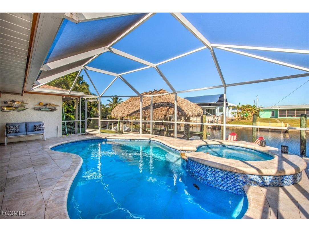 807 Montclaire Court Cape Coral FL 33904 2025026128 image3