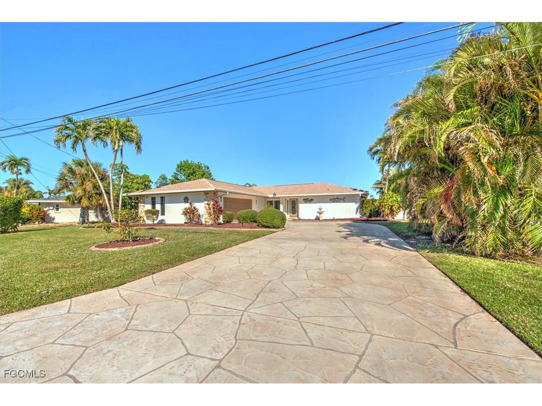 807 Montclaire Court Cape Coral FL 33904 2025026128 image37