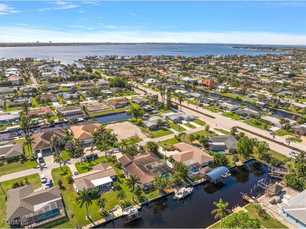 807 Montclaire Court Cape Coral FL 33904 2025026128 image43