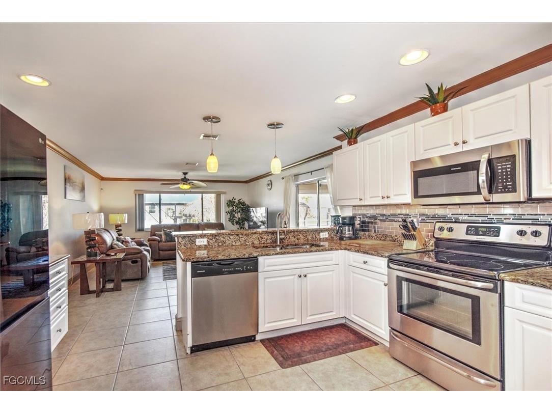 807 Montclaire Court Cape Coral FL 33904 2025026128 image6