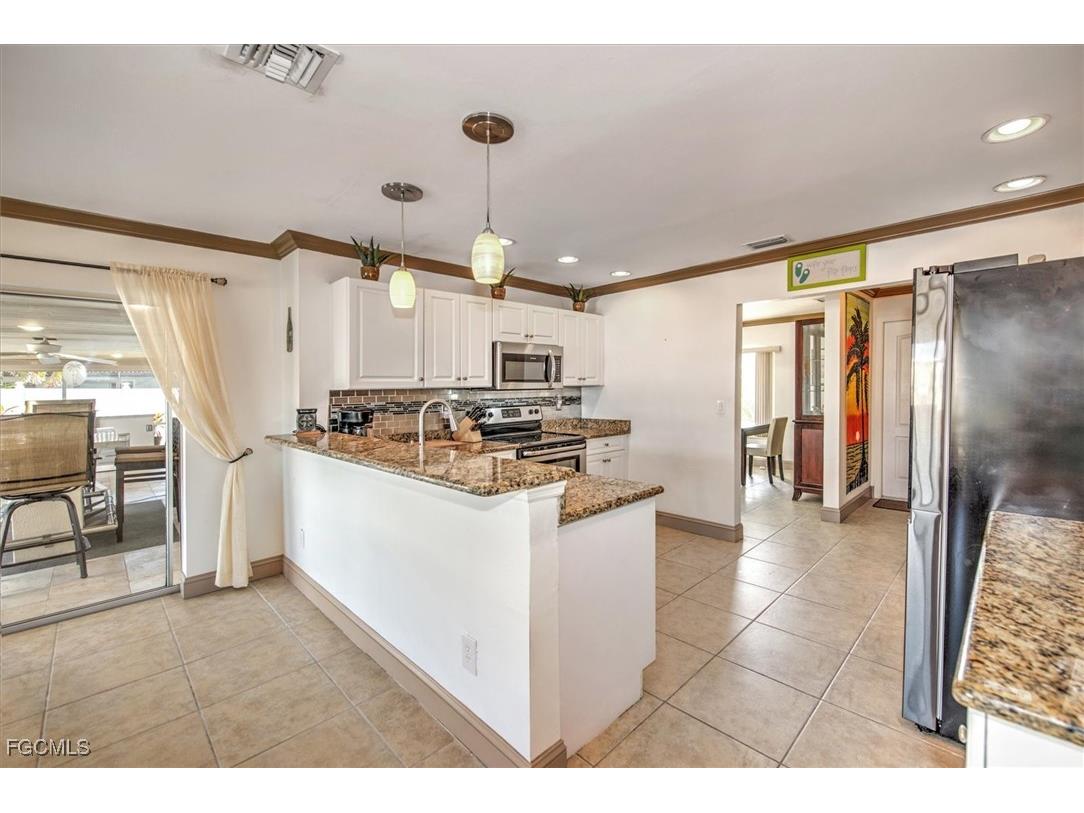 807 Montclaire Court Cape Coral FL 33904 2025026128 image7