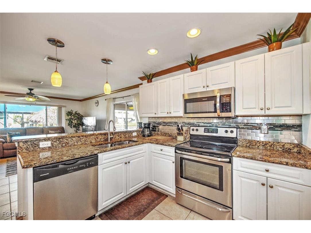 807 Montclaire Court Cape Coral FL 33904 2025026128 image8