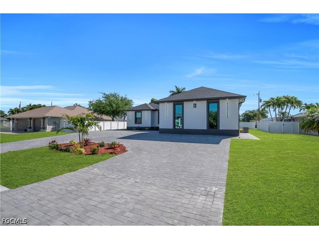 807 Nicholas Parkway W Cape Coral FL 33991 2026019485 image6