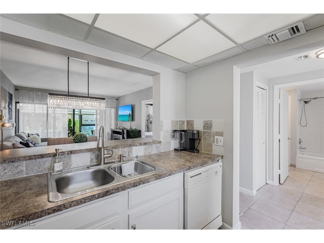 807 River Point Drive #102D Naples FL 34102 225063904 image12