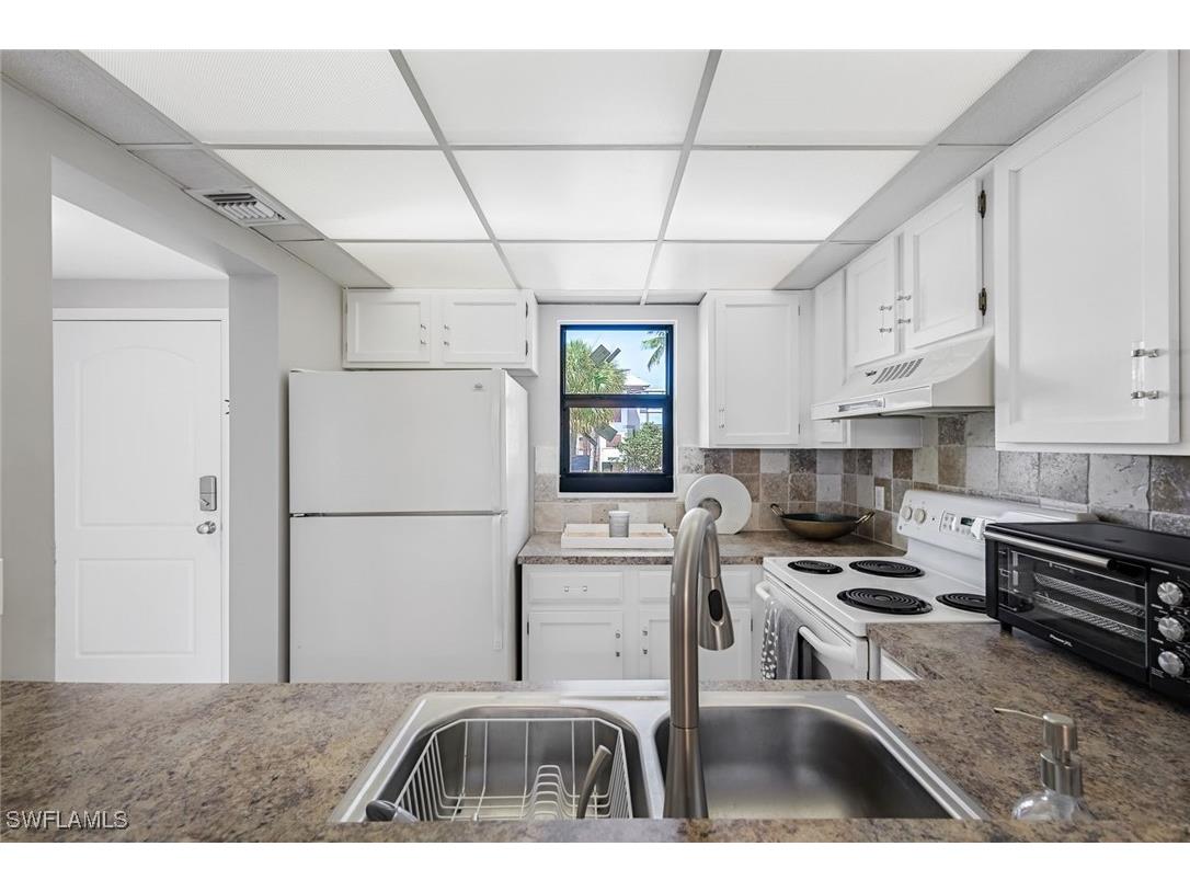 807 River Point Drive #102D Naples FL 34102 225063904 image7