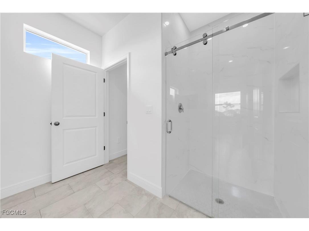 8070 Marsh Circle Labelle FL 33935 2025025467 image21
