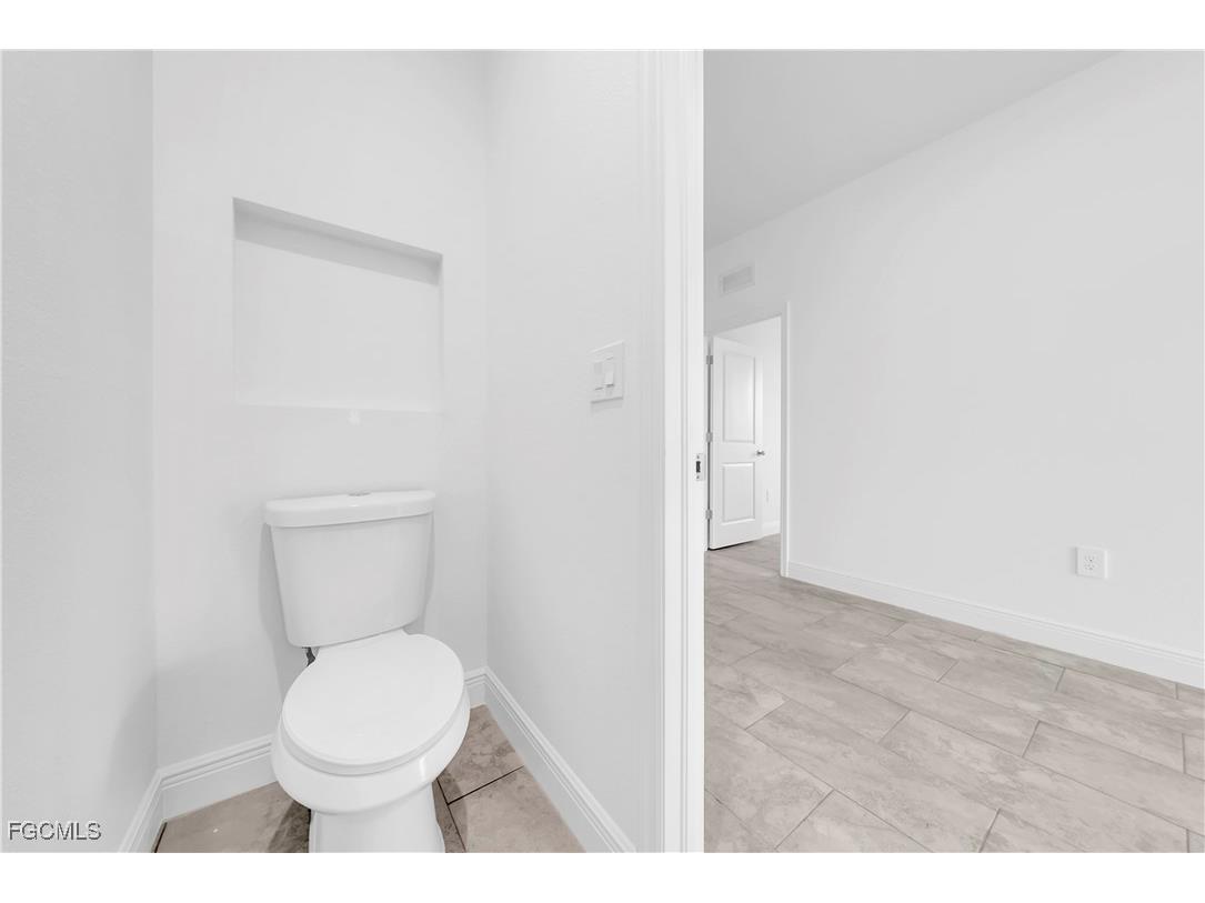 8070 Marsh Circle Labelle FL 33935 2025025467 image24