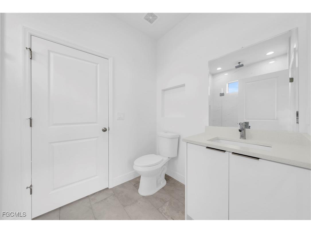 8070 Marsh Circle Labelle FL 33935 2025025467 image27