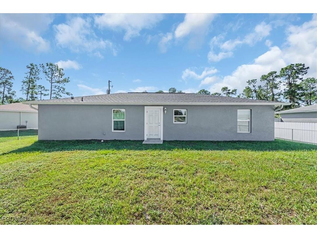 8073 Sherwood Circle Labelle FL 33935 2025018467 image24