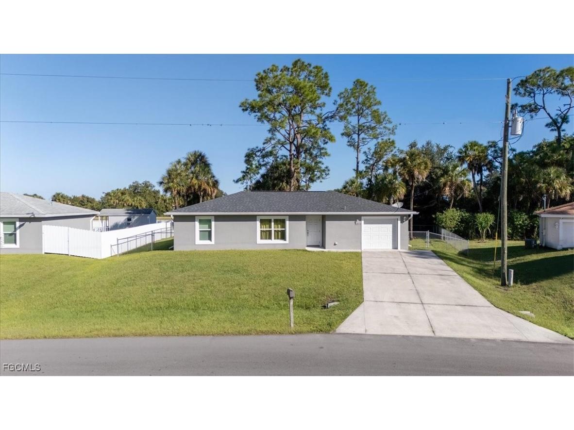 8073 Sherwood Circle Labelle FL 33935 2025018467 image3