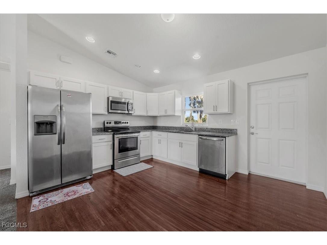 8073 Sherwood Circle Labelle FL 33935 2025018467 image9