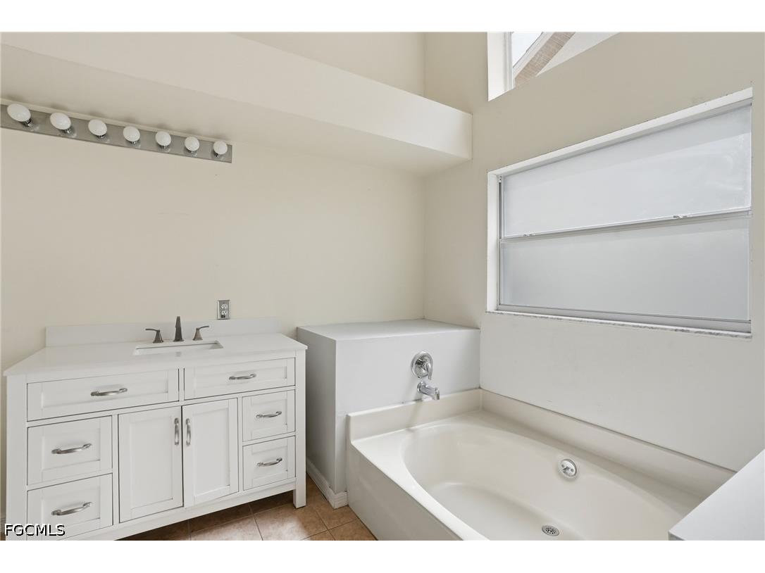 8080 Breton Circle Fort Myers FL 33912 2026023808 image17