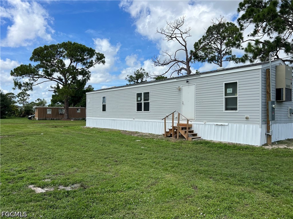 8086 Heck Drive #14 North Fort Myers FL 33917 2026018945 image1