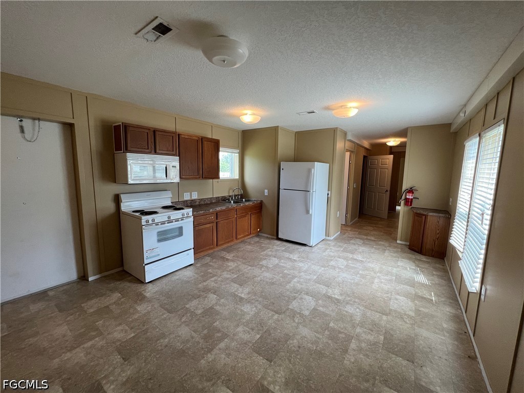 8086 Heck Drive #14 North Fort Myers FL 33917 2026018945 image12