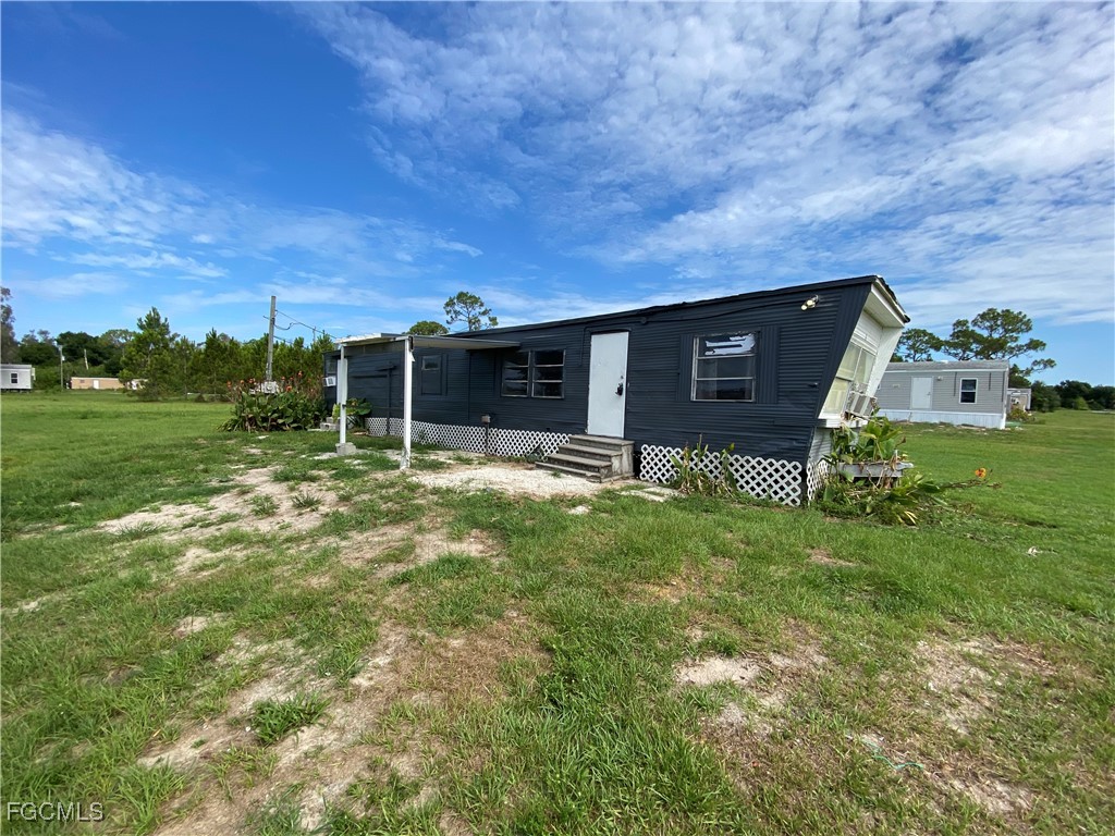 8086 Heck Drive #6 North Fort Myers FL 33917 2025005774 image1