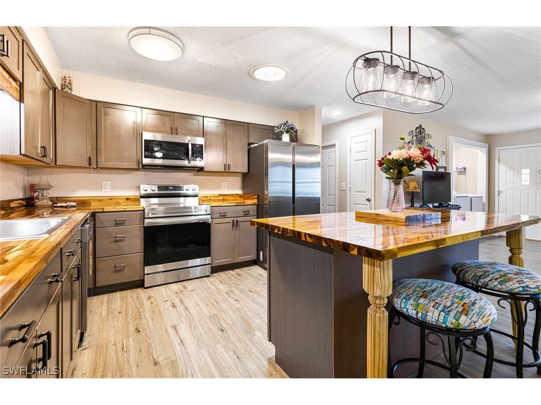 8088 San Carlos Boulevard Fort Myers FL 33967 224034776 image1