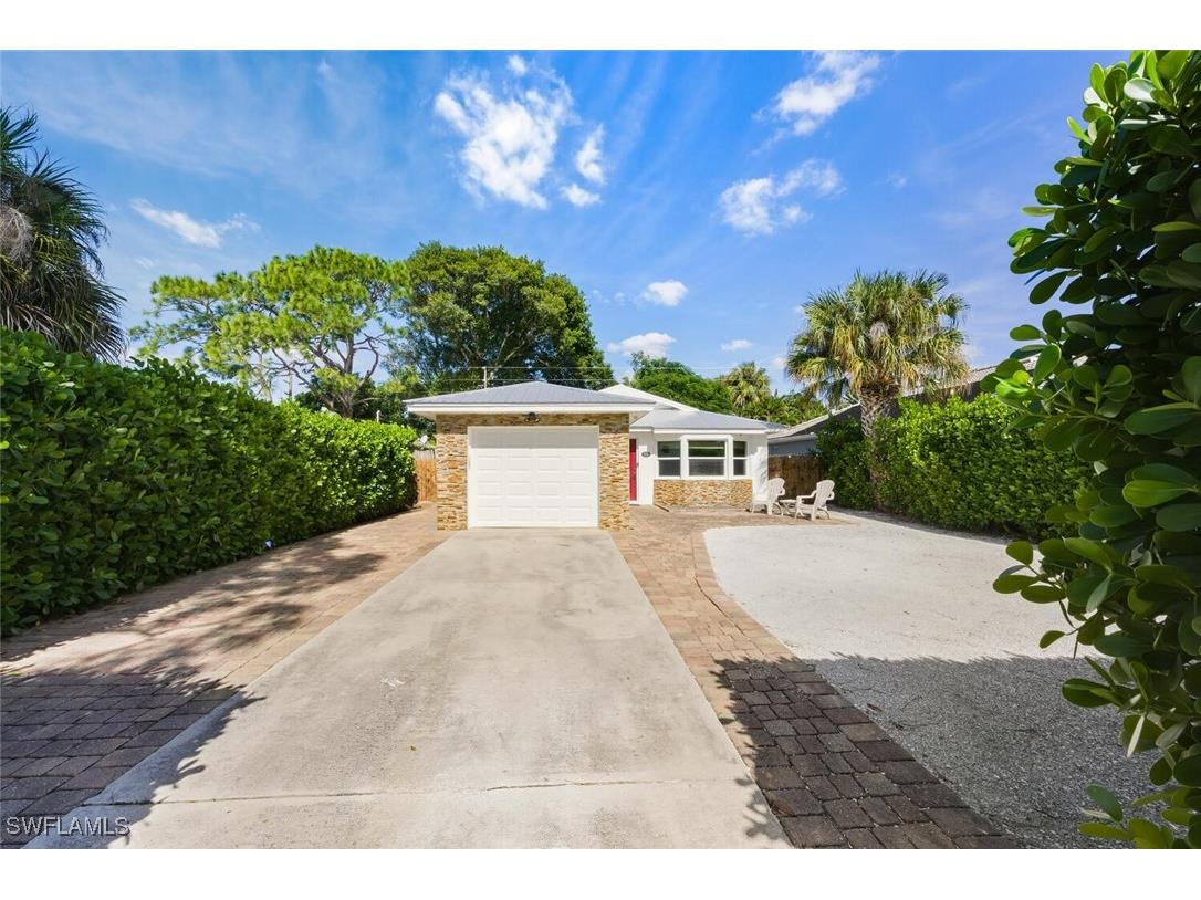 809 101st Avenue N Naples FL 34108 225078997 image1