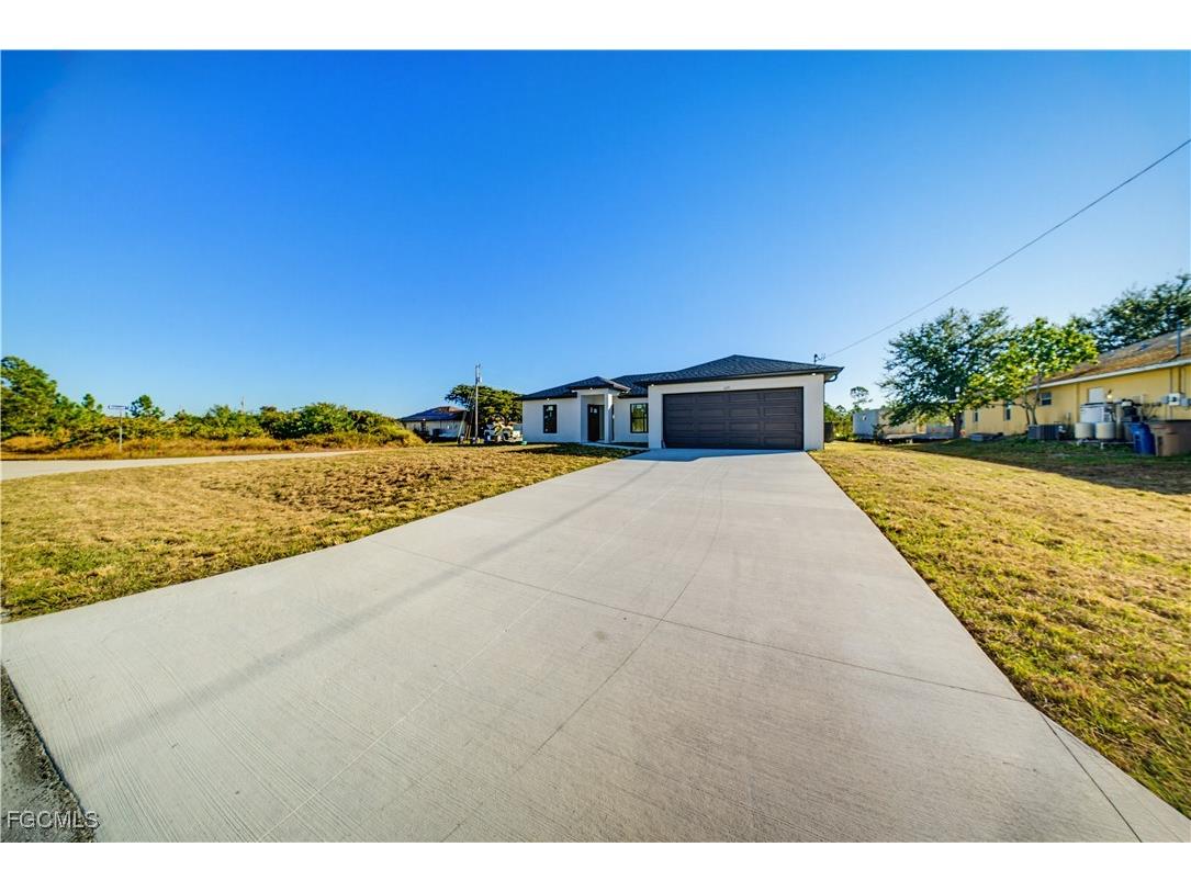809 Anaconda Avenue S Lehigh Acres FL 33974 2026003194 image1