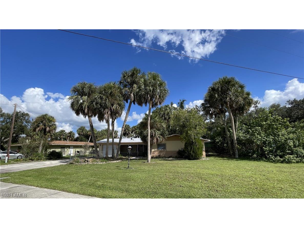 809 Iris Drive North Fort Myers FL 33903 222078157 image1