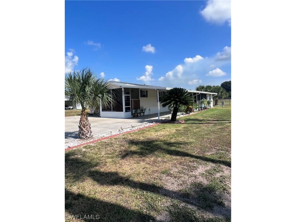 809 Yacht Club Way NW Moore Haven FL 33471 223037692 image1