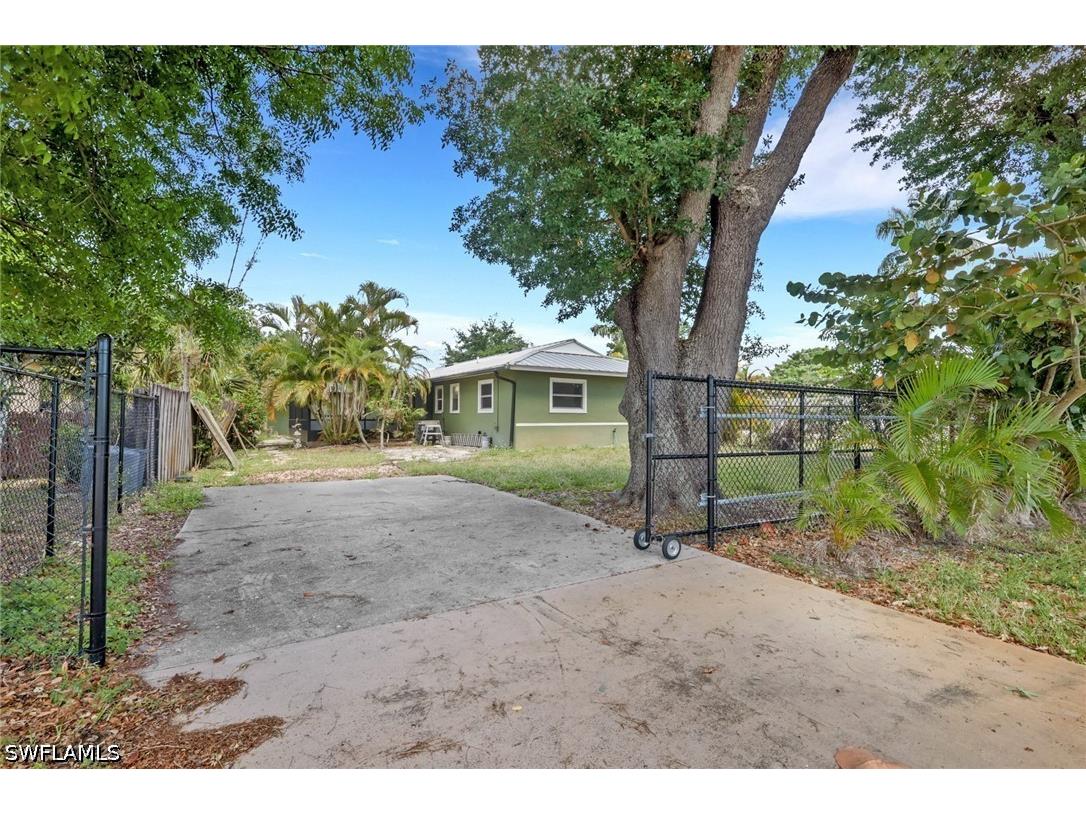 8091 San Carlos Boulevard Fort Myers FL 33967 226017402 image3