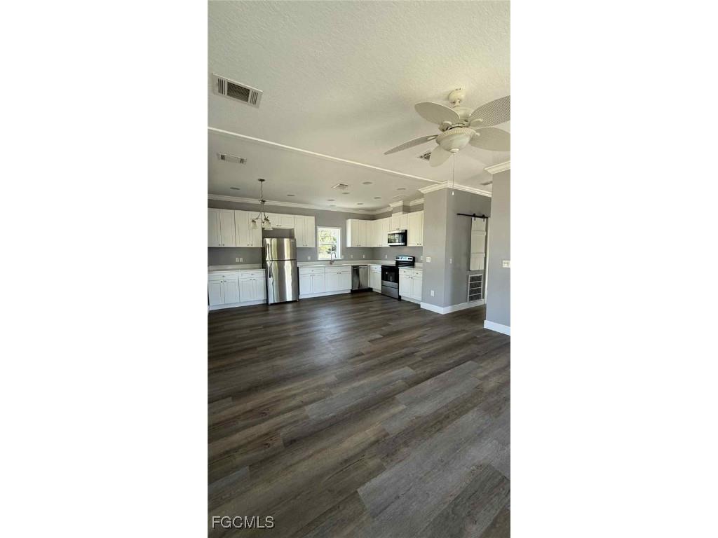 8093 Marx Drive North Fort Myers FL 33917 2026001931 image5