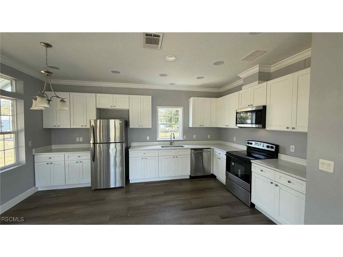 8093 Marx Drive North Fort Myers FL 33917 2026001931 image6