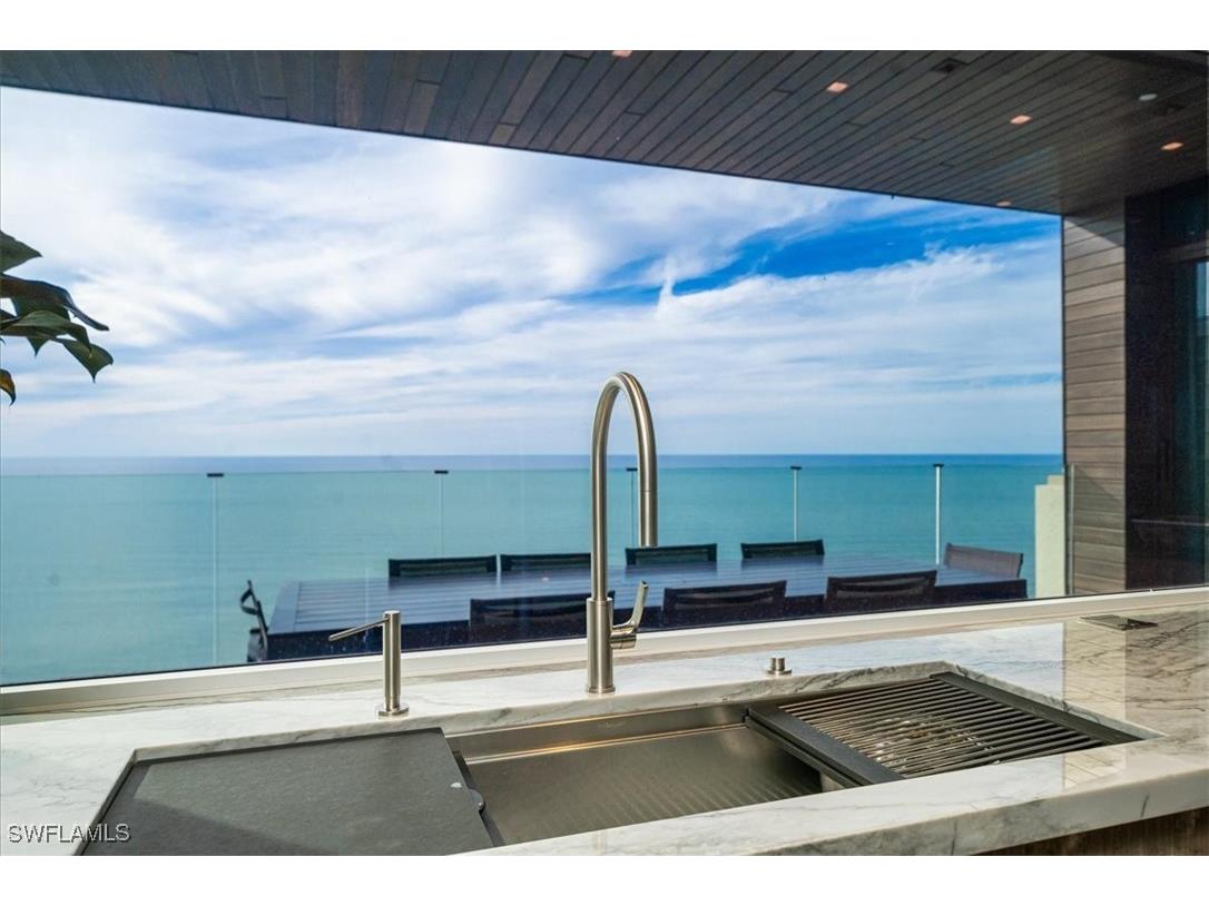 81 Seagate Drive #PH20 Naples FL 34103 225076542 image14