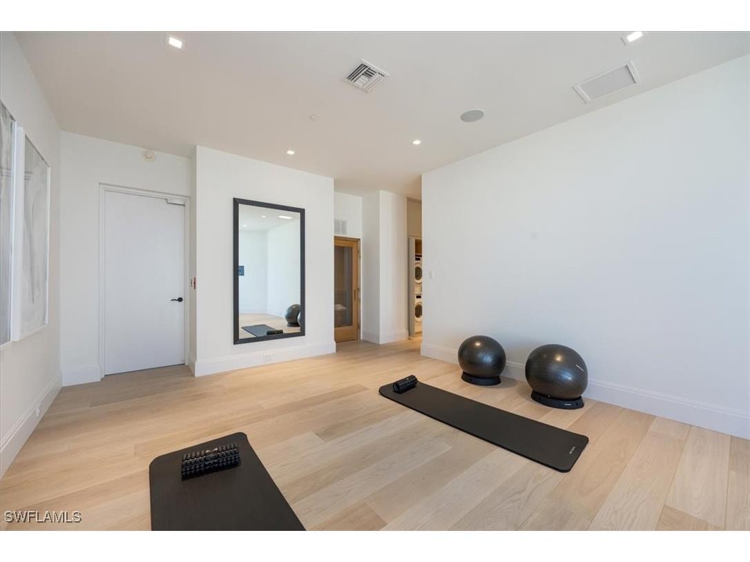 81 Seagate Drive #PH20 Naples FL 34103 225076542 image24