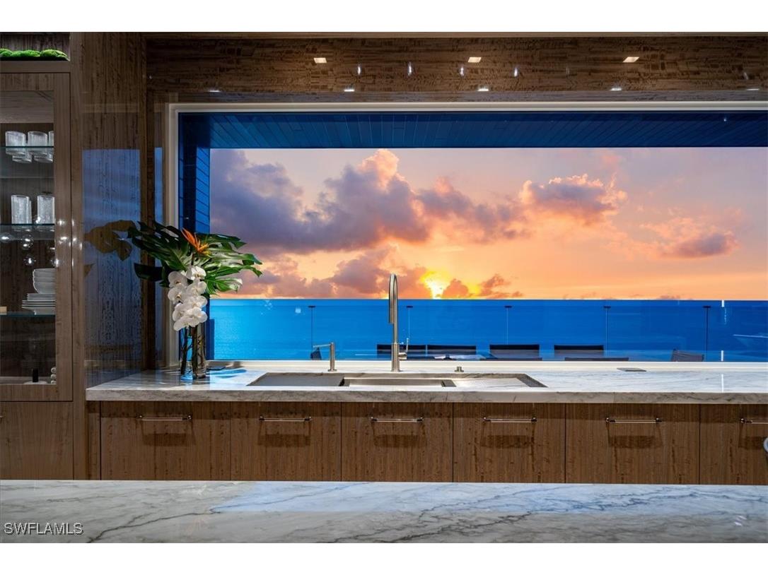 81 Seagate Drive #PH20 Naples FL 34103 225076542 image3