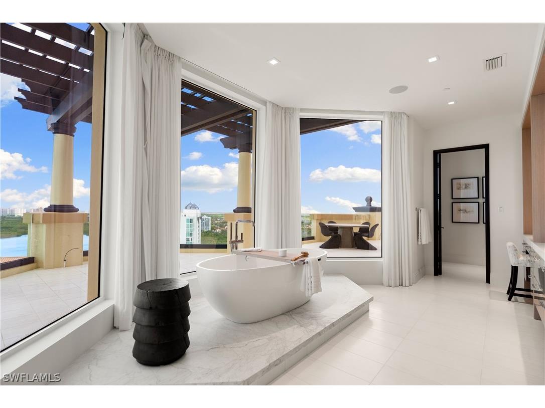 81 Seagate Drive #PH20 Naples FL 34103 226010075 image11