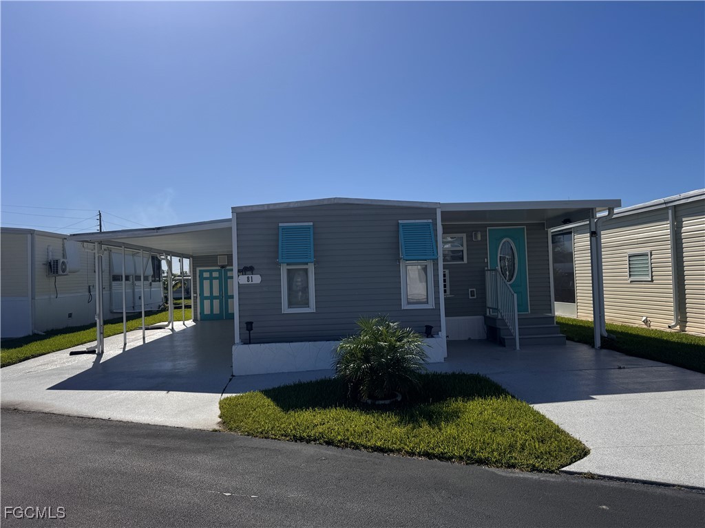 81 Sun Circle Fort Myers FL 33905 2025015860 image1