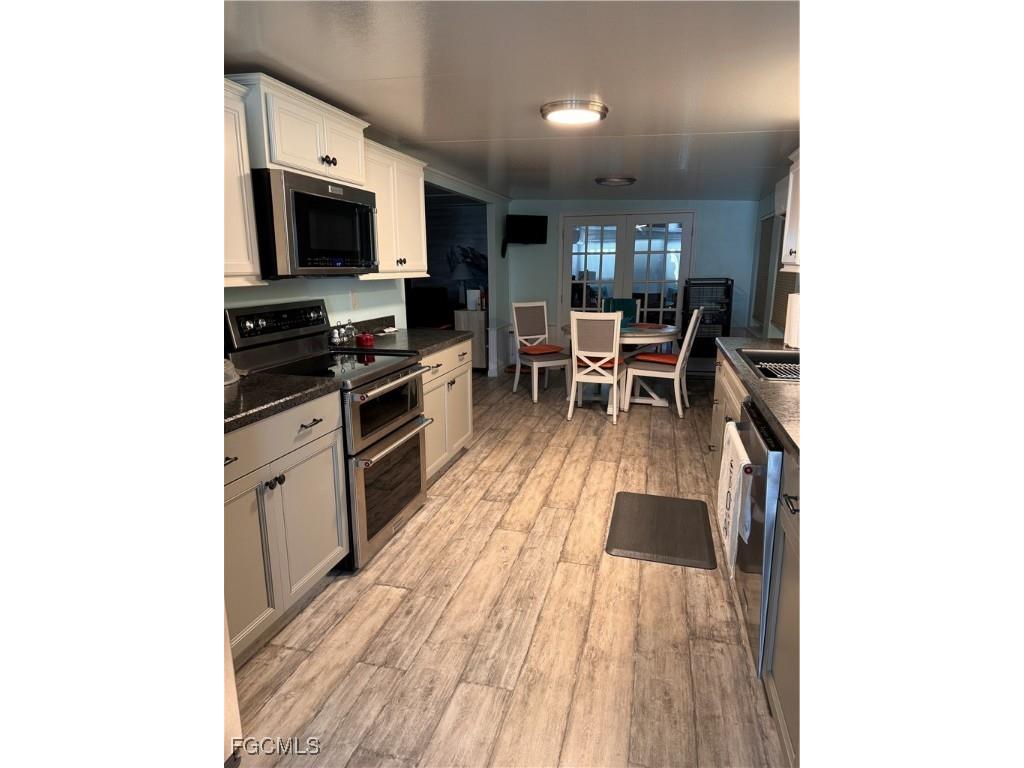 81 Sun Circle Fort Myers FL 33905 2025015860 image5