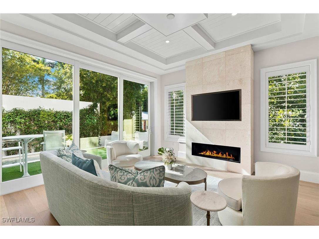810 9th Street S Naples FL 34102 226001858 image1