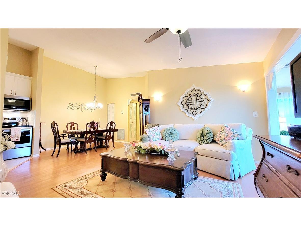 8101 S Woods Circle #6 Fort Myers FL 33919 2025019589 image3