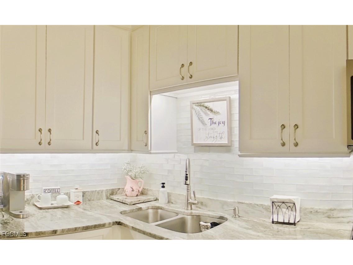 8101 S Woods Circle #6 Fort Myers FL 33919 2025019589 image5