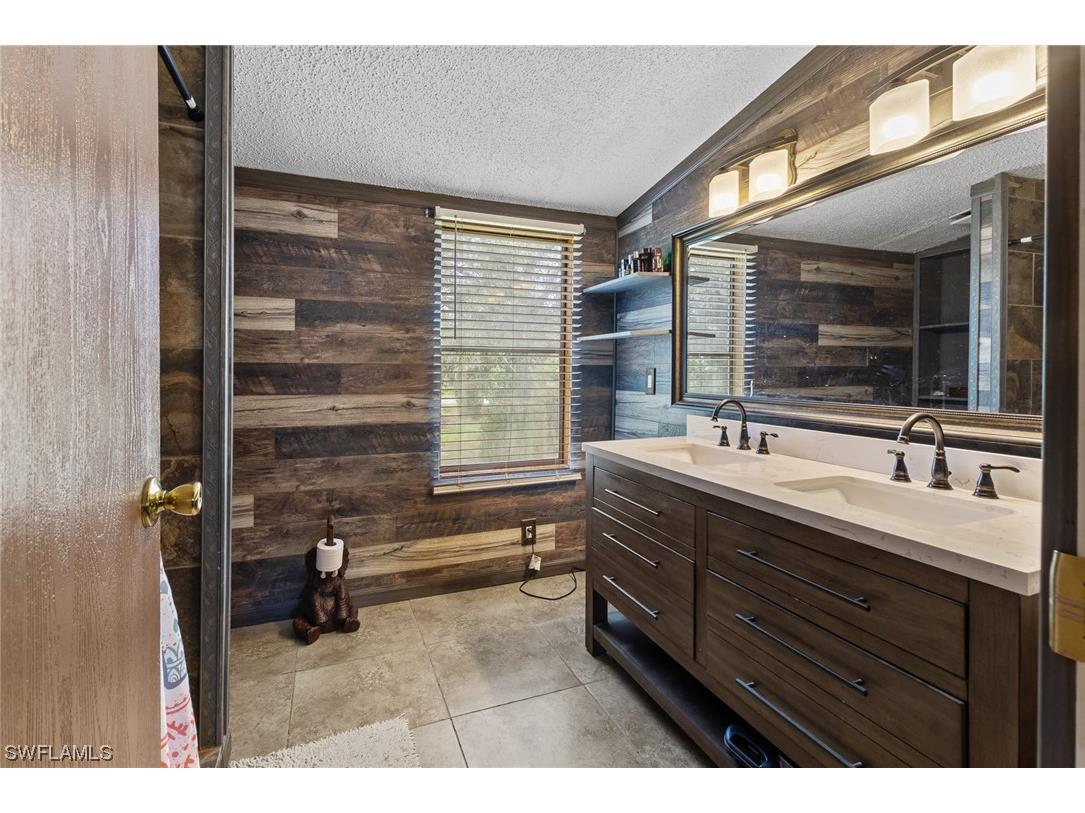8101 Suncoast Drive North Fort Myers FL 33917 223046225 image1