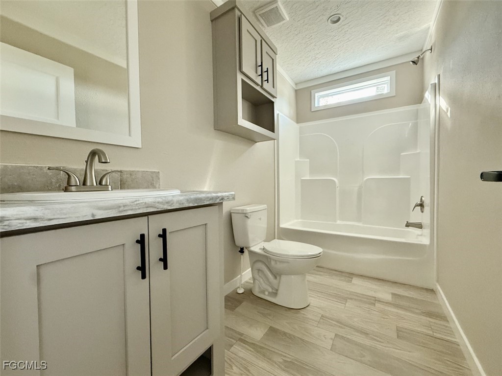 8104 Marx Drive North Fort Myers FL 33917 2026002631 image32