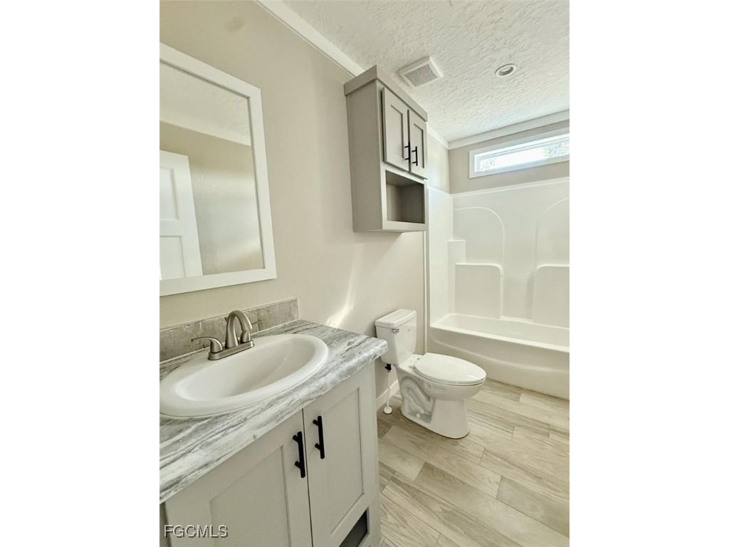 8104 Marx Drive North Fort Myers FL 33917 2026002631 image37