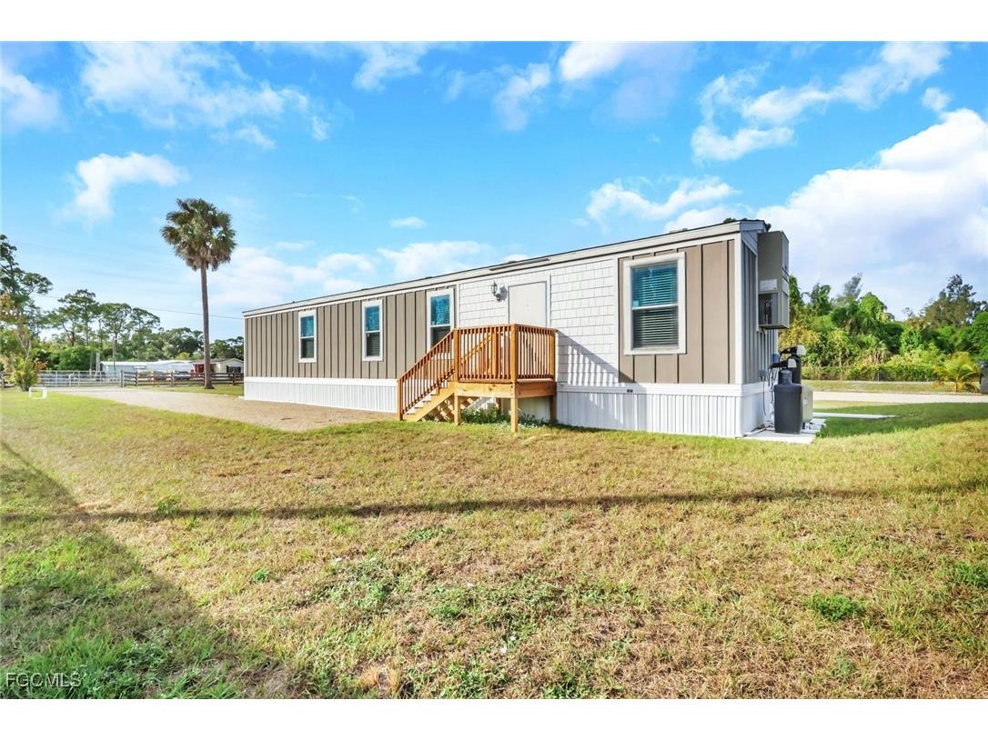 8111 Breeze Drive North Fort Myers FL 33917 2025020524 image1