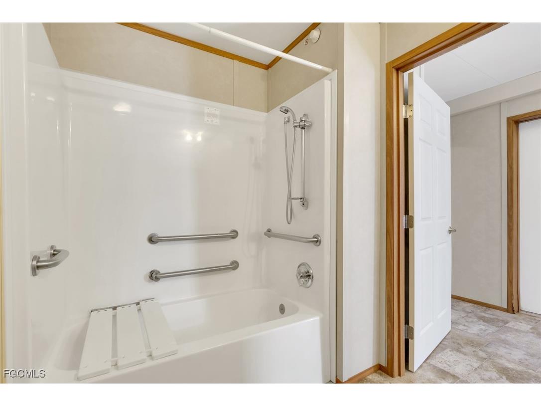 8111 Breeze Drive North Fort Myers FL 33917 2025020524 image10