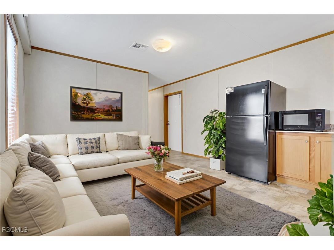 8111 Breeze Drive North Fort Myers FL 33917 2025020524 image4