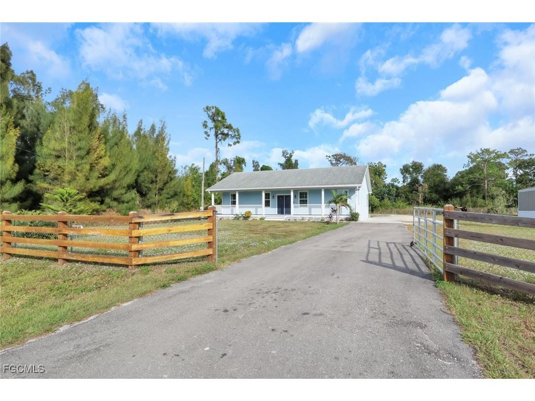 8117 Breeze Drive North Fort Myers FL 33917 2025020523 image1