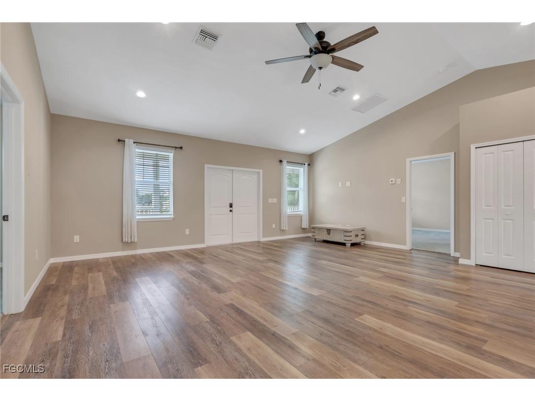 8117 Breeze Drive North Fort Myers FL 33917 2025020523 image10