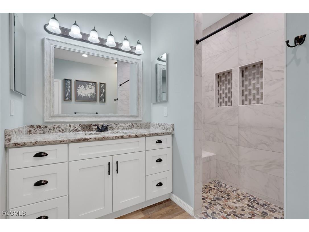 8117 Breeze Drive North Fort Myers FL 33917 2025020523 image13